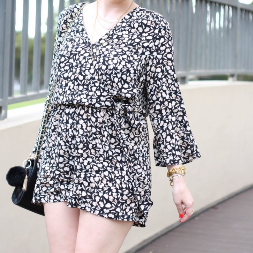 🎉🎉HOST PICK🎉🎉 WHO WHAT WEAR BOHO FLORAL ROMPER